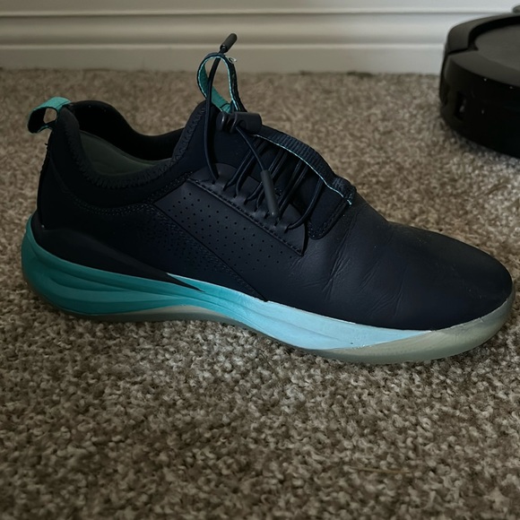 New set of cloves never worn. Only tried on. - Picture 1 of 2